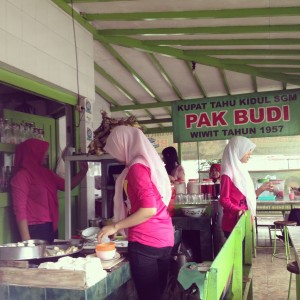 kupat tahu Pak Budi SGM