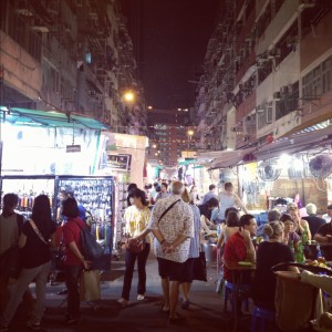 pengunjung Temple Street Market