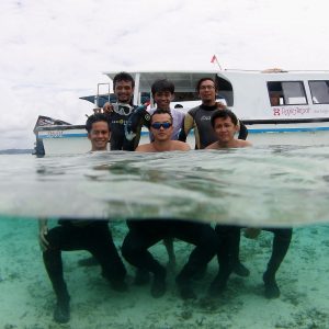 peserta Blacktrail bersama Nicolas Saputra