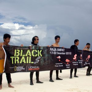 peserta Black Trail di sebuah Gosong