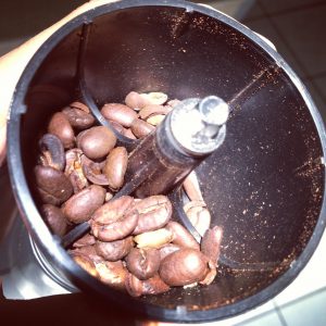 biji kopi hendak digiling