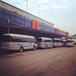 pangkalan minibus DAMRI di Bandara Halim Perdanakusuma