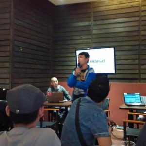 Glenn Nugraha memberikan materi