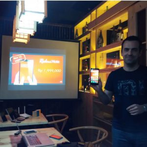 Hugo Barra mengumumkan harga Xiaomi Redmi Note Hugo Barra mengumumkan harga Xiaomi Redmi Note