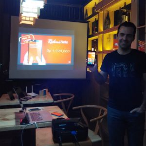 Hugo Barra mengumumkan harga Xiaomi Redmi Note Hugo Barra mengumumkan harga Xiaomi Redmi Note