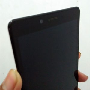 kamera depan dan speaker kamera depan dan speaker