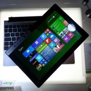 tablet Acer One 10 dilepas dari keyboard