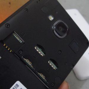 slot micro SD dan micro SIM