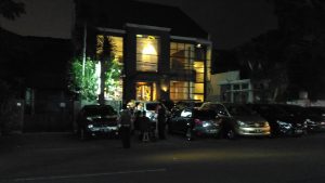 memotret di malam hari