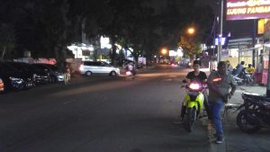 memotret di malam hari