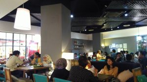 memotret di malam hari