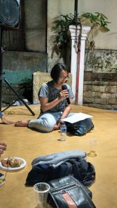 Choro membacakan cerita Choro membacakan cerita