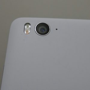 kamera utama 13 MP dan dual-tone flash kamera utama 13 MP dan dual-tone flash