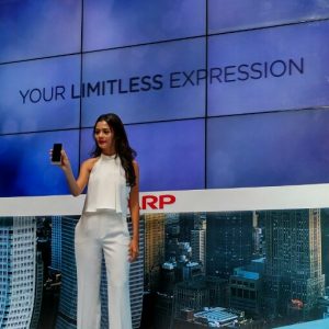 peluncuran Sharp AQUOS Crystal peluncuran Sharp AQUOS Crystal