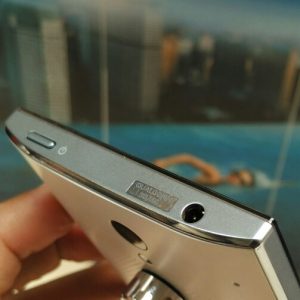 tombol power dan lubang jack 3,5 mm tombol power dan lubang jack 3,5 mm