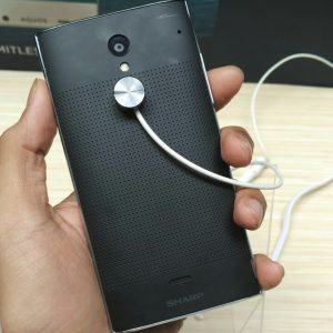 Sharp AQUOS Crystal versi hitam Sharp AQUOS Crystal versi hitam