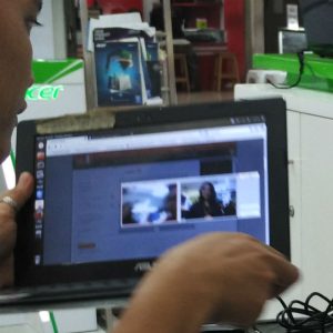 mengambil foto pelanggan mengambil foto pelanggan