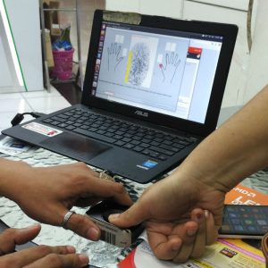 mengambil sidik jari mengambil sidik jari