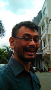 hasil selfie di luar ruangan