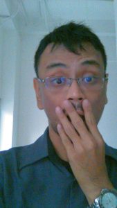 hasil selfie di dalam ruangan