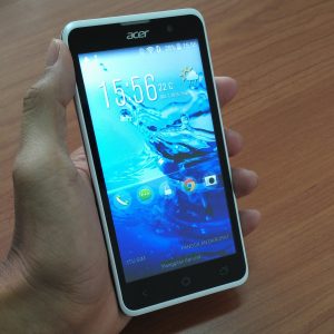 menggenggam Acer Liquid Z520