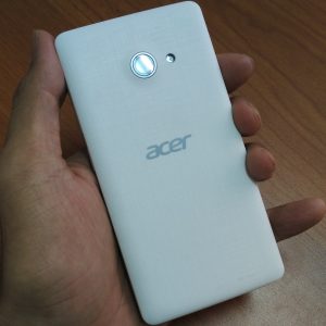 bagian belakang Acer Liquid Z220