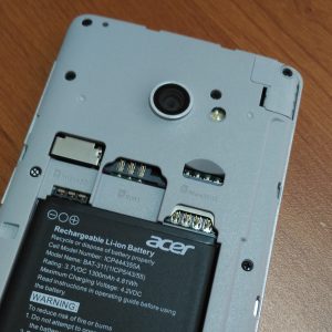 slot kartu SIM dan microSD Acer Liquid Z220