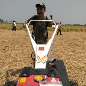 mesin traktor tangan