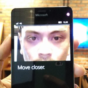 mengeset penguncian dengan iris mata Lumia 950