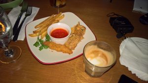 hasil foto dalam ruangan kondisi gelap dengan lampu kilat hasil foto dalam ruangan kondisi gelap dengan lampu kilat