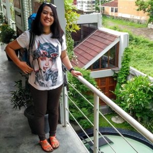 di balkon depan kamar Hotel Lokal Yogyakarta
