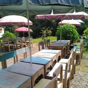 meja-meja Warung Modjok