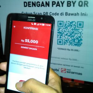 membayar belanja di layanan <em>e-commerce</em>