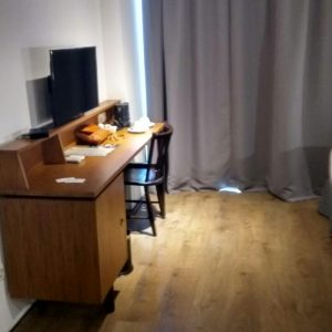 meja kamar Hotel Park 5