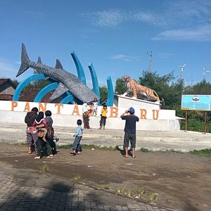 patung pintu masuk Pantai Baru, Yogyakarta