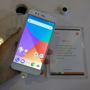 menggenggam Xiaomi Mi A1