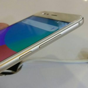 bingkai layar tipis dan kaca melengkung 2,5 D
