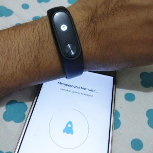 Xiaomi Mi Band 2 melakukan pembaruan firmware Xiaomi Mi Band 2 melakukan pembaruan firmware