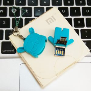 goodie bag berisi Xiaomi Mi In-Ear dan flashdisk Mi Bunny