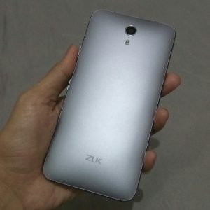 bagian belakang Lenovo Zuk Z1