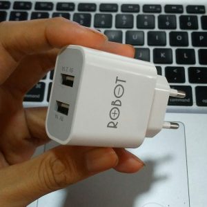 Vivan Robot Dual Output Charger 2.1A RT-C04 Vivan Robot Dual Output Charger 2.1A RT-C04