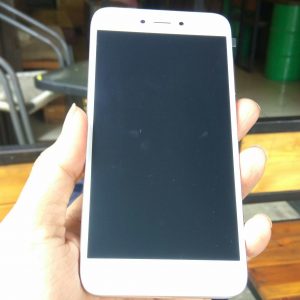 menggenggam Xiaomi Redmi 5A