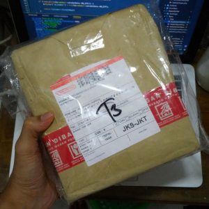 kemasan paket PaitManis oleh J&T Express