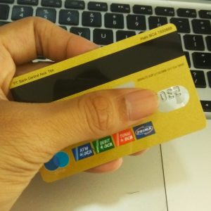 bagian belakang kartu Paspor BCA Gold