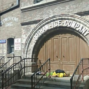 berfoto di kawasan New York, Universal Studios Singapore