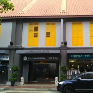 bagian depan Champion Hotel