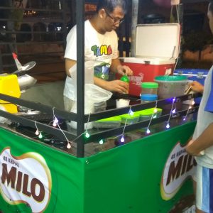 lapak penjual Es Kepal Milo