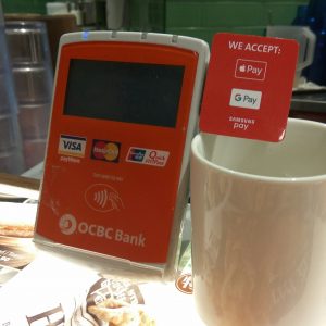mesin pembaca Apple Pay, Google Pay, dan Samsung Pay