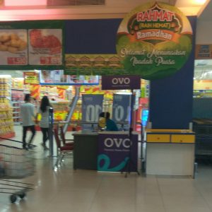 gerai OVO di Hypermart Solo Square