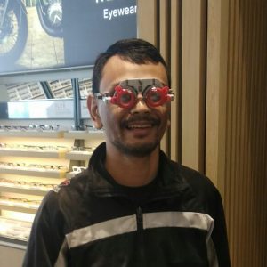 menggunakan Trial Lens